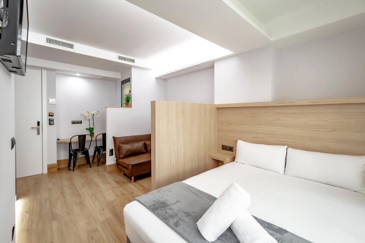 Dobohomes - Montesa 20 Madrid